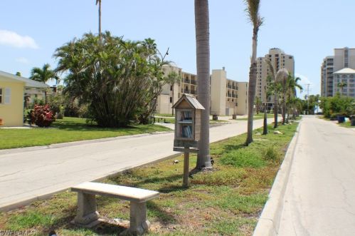 32 Fairview Blvd, Fort Myers Beach FL  33931-4565 exterior