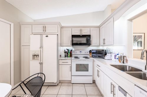 6208 Kings Gate Cir, Delray Beach, FL 33484-2427