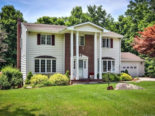 39 Hedges Rd, Warwick, NY 10990-2250