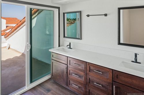 4792 Galicia Way, Oceanside CA  92056-5122 exterior