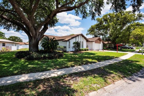 7606 Lakeside Woodlands Dr, Port Richey, FL 34667-1442