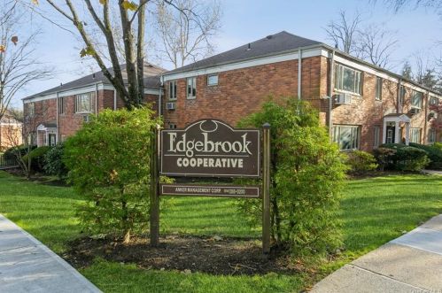 20 Lawrence Dr, White Plains, NY 10603-1354