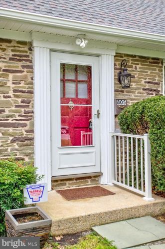 805 Fairway Dr, Lancaster, PA 17603-6019