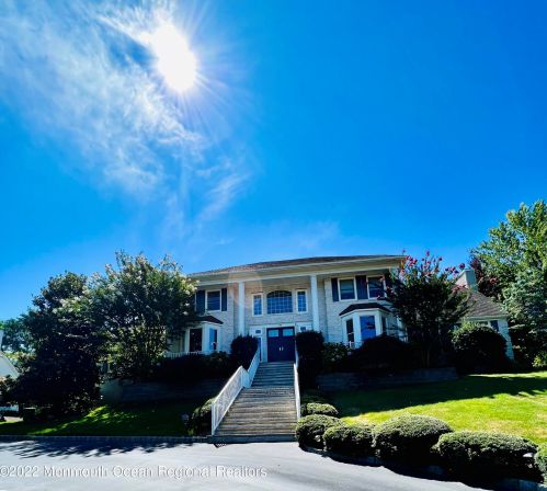 34 Northwoods Rd, Tinton Falls, NJ 07712-2535