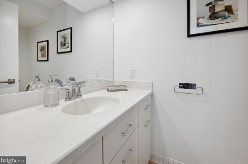 4690 Province Line Rd, Princeton NJ 08540-4303 exterior