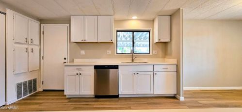 526 Charleston Ave, Phoenix AZ  85022-1531 exterior