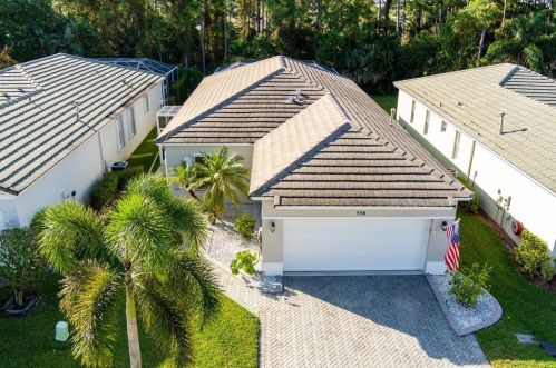 556 Indian Key Dr, Fort Pierce FL  34986-2051 exterior