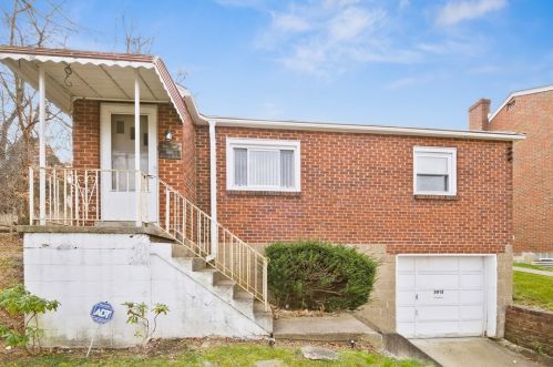 3012 Freeland St, Mckeesport, PA 15132-1839