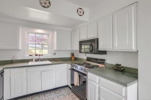 3 Hemlock Dr, Mahopac NY  10541-5357 exterior