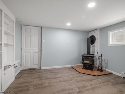9 Rutgers Way, Hopatcong NJ  07843-1231 exterior
