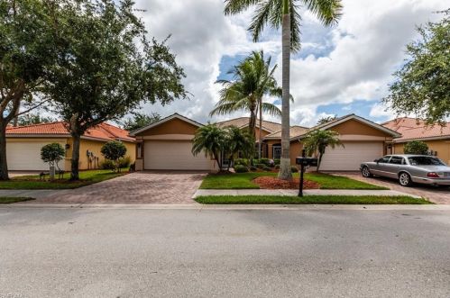 14318 Manchester Dr, Naples FL  34114-8626 exterior