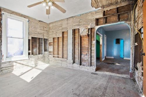 228 Oakland Sq, Bellefontaine OH  43311-2143 exterior