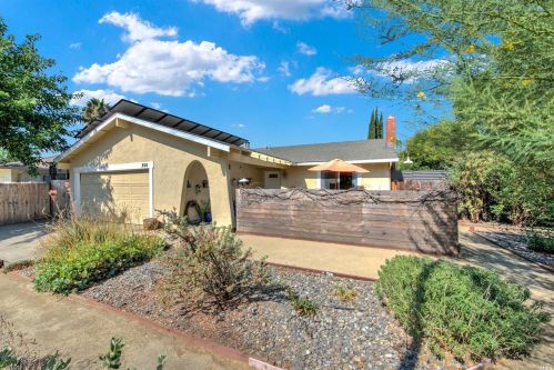 200 Clayton Cir, Vacaville, CA 95687-5913