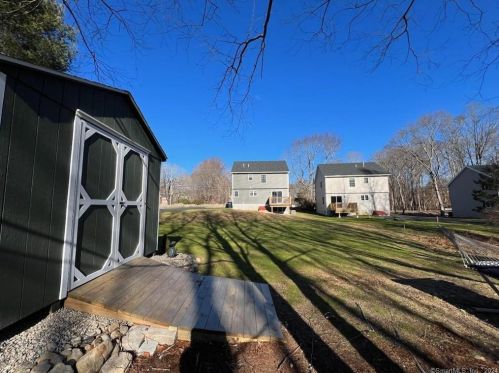123 Whalehead Rd, Gales Ferry CT  06335-1338 exterior
