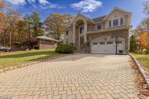 40 Old Rifle Camp Rd, West Paterson, NJ 07424-3131