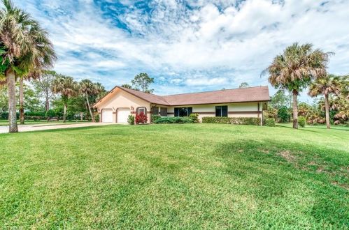 1381 29th St, Naples, FL 34117-4237