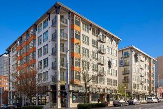 211 Lenora St, Seattle WA  98121-2211 exterior
