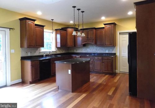 203 Encampment Ct, Spring Grove, PA 17362-1519