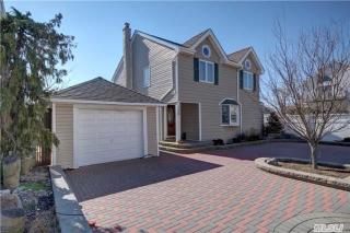 109 Clubhouse Rd, North Bellmore, NY 11710-4706
