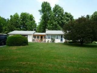 98 Freidlander Dr, Kerhonkson, NY 12446-2201