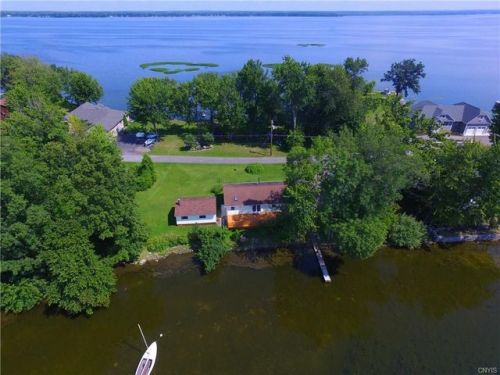 6494 Long Point Rd, Brewerton, NY 13029-8625