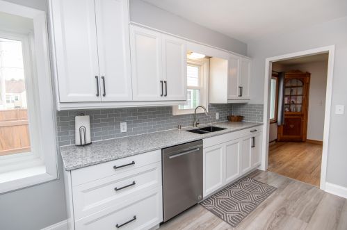118 Roberta Ave, Waukesha, WI 53186-6632