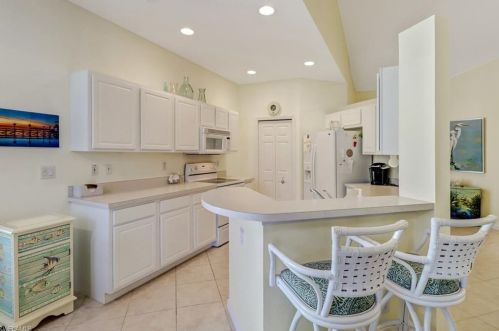913 Fairhaven Ct, Naples, FL 34104-8796