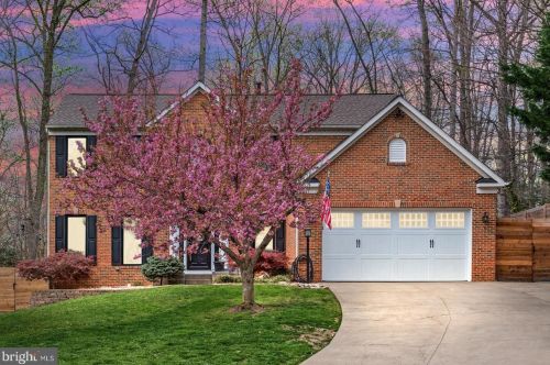 3956 Triad Ct, Woodbridge, VA 22192-6287