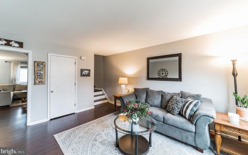 4841 Hogan Dr, Wilmington, DE 19808-1742
