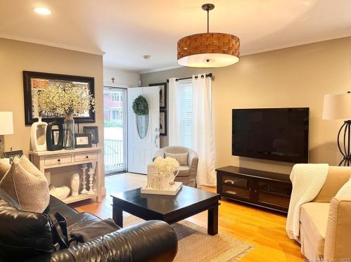 881 Howard Ave, Bridgeport CT 06605-1924 exterior