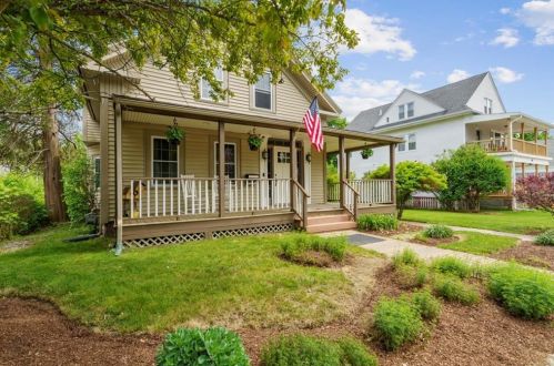107 Spring St, Woonsocket, RI 02895-1913