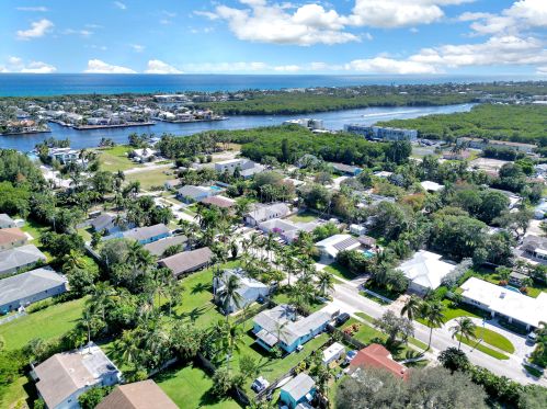 647 9th Ave, Boynton Beach FL  33435-3209 exterior