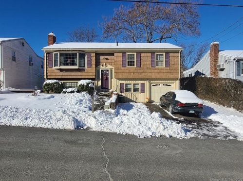190 Horseshoe Dr, Waterbury, CT 06706-2626