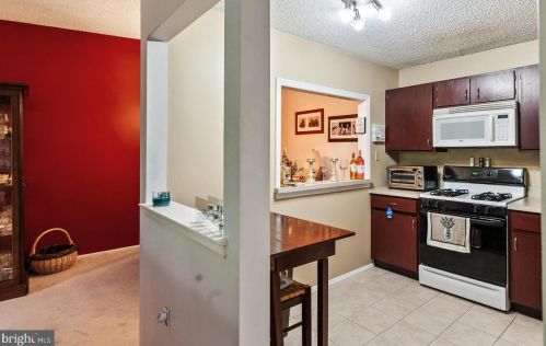 16 Willow Ct, Trenton NJ  08619-4626 exterior