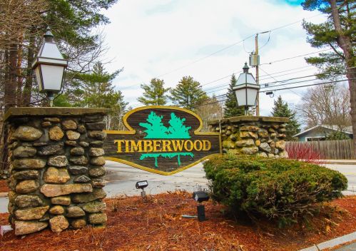 5 Timberwood Dr, Goffstown NH  03045-2553 exterior