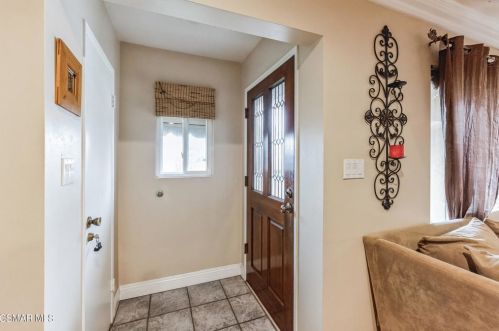 2319 Maelee Dr, Vista, CA 92084-2509