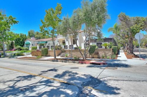 839 37th St, Long Beach, CA 90807-4139
