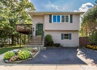 3 Lewis Ave, North Lindenhurst, NY 11757-4216