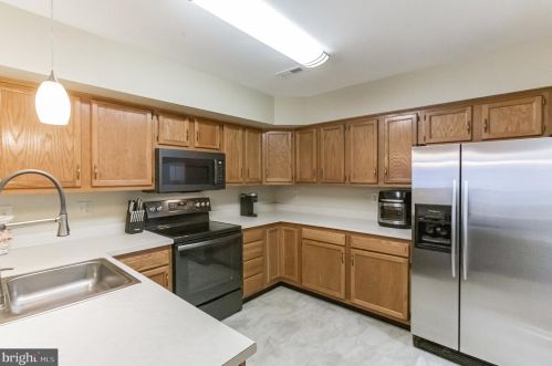 43 Tarragon Ct, West Deptford NJ  08086-2410 exterior