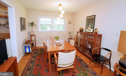 56 Roxboro Rd, Lawrence Township NJ  08648-3925 exterior