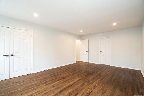 15 Thelma Pl, White Plains NY  10605-3808 exterior