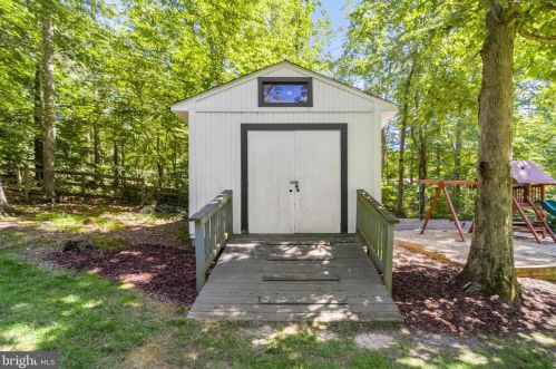 8819 Clinton Dr, Nokesville VA  20181-3205 exterior