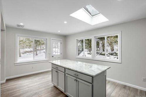 12 Mona Lisa Ln, Warwick NY  10990-2654 exterior