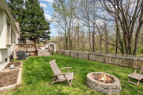 2704 Bardwell Rd, Greensboro NC  27410-8259 exterior