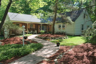 11 Minsi Pl, Oakland, NJ 07436-3812
