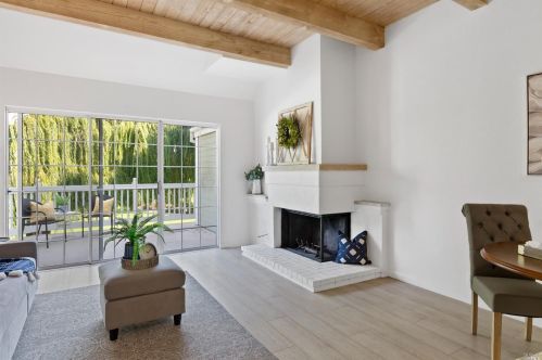 260 2nd St, Benicia, CA 94510-3247