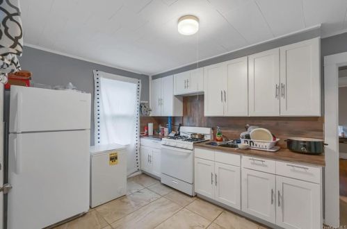 82 Prospect Ave, Middletown NY  10940-4030 exterior