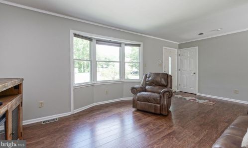 27 Grasmur Ct, Berlin Boro, NJ 08009-9028