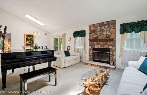 38 Jeanette St, Berkeley Township NJ  08721-3517 exterior