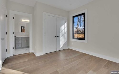 39 Pinehill Dr, Upper Saddle River NJ  07458-1927 exterior